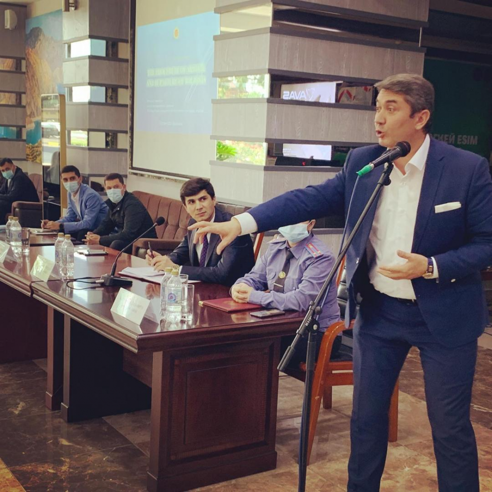 Дар фурудгоҳи Душанбе одоби муошират меомӯзонанд
