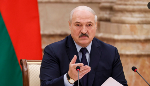 Лукашенка: Беларус то феврали соли 2022 референдуми конститутсионӣ барпо мекунад