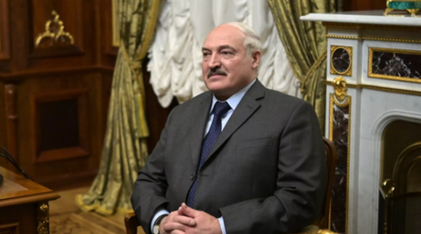 Лукашенко гуфт, ӯро тасодуфан президент интихоб карданд: дигар чунин намешавад