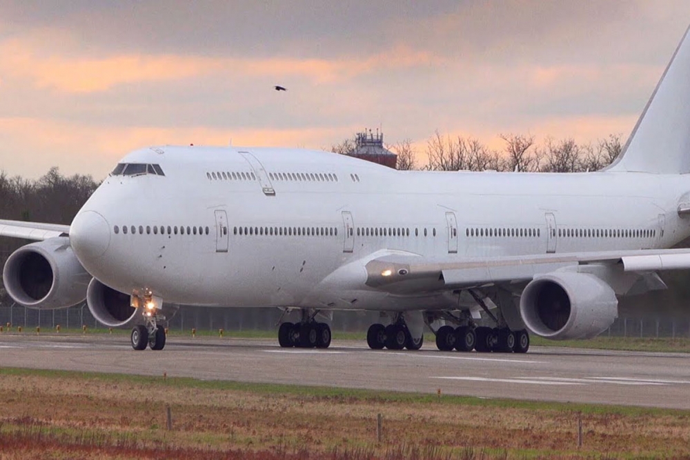 Узбекистон нахустин ҳавопаймои "Boeing-747"-ро харидорӣ кард